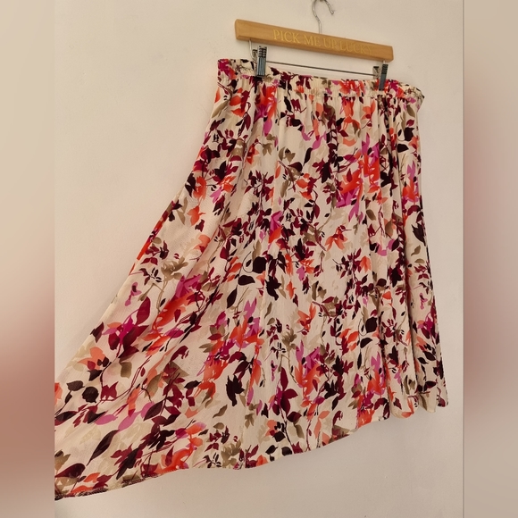 Honor Millburn at EWM Lightweight Floral Midi Skirt Size 22 - Picture 3 of 6